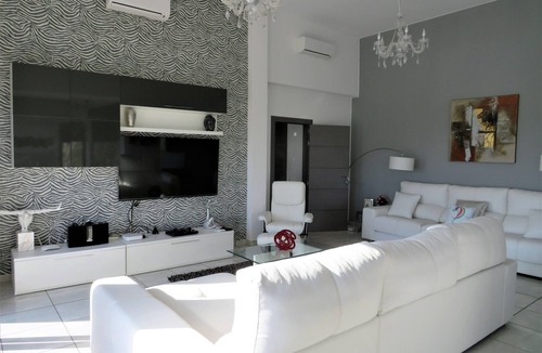 Les Tres Cales Ski Chalet | Casa Moderna con Vistas al Mar!