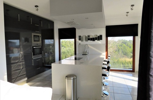 Les Tres Cales Ski Chalet | Casa Moderna con Vistas al Mar!