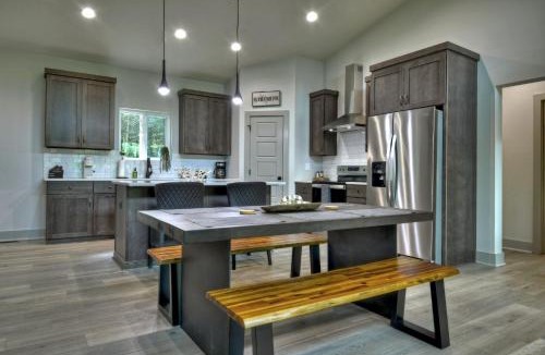 Blue Ridge Villa | Casa Moderne - Cozy modern vibes plus a hot tub
