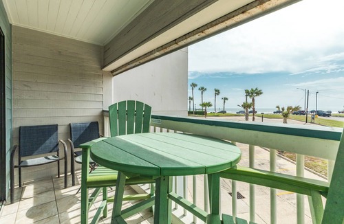 Galveston Apartment | Casa Monaco Beachfront Condo - Great View, Two Pools