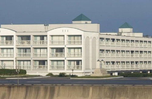 Galveston Apartment | Casa Monaco Beachfront Condo - Great View, Two Pools