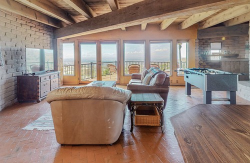 Northeast Heights House | Casa Monte Vista - Mountainside with city views!