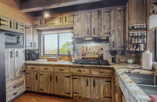 Northeast Heights House | Casa Monte Vista - Mountainside with city views!