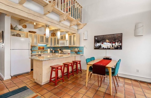 South Capitol House | Casa Monzon- Perfect location, Cedar Soaking Tub