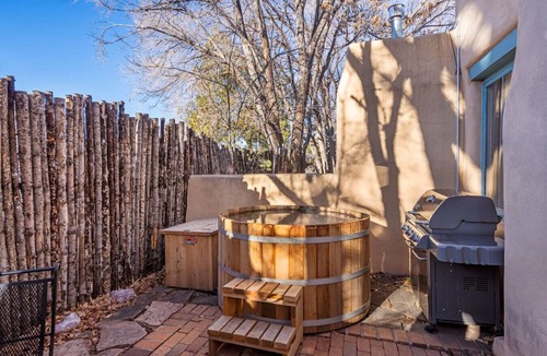 South Capitol House | Casa Monzon- Perfect location, Cedar Soaking Tub