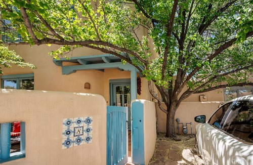 South Capitol House | Casa Monzon- Perfect location, Cedar Soaking Tub