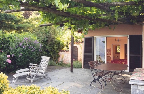 Minusio House | Casa Nespole, family nest with lake view
