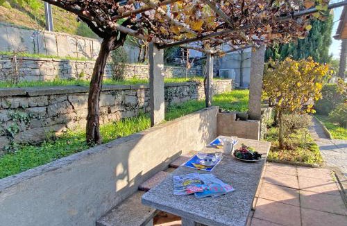 Riazzino Apartment | Casa Nido di Rondine by HolAp