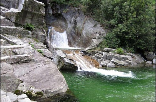 Iragna House | Casa Nineta Iragna (Canyoning waterfall)