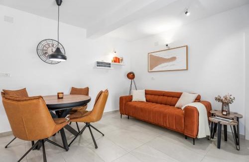 Bol Apartment | Casa ol'Bol - Modern Apartment with Seaview and Private Large Backyard