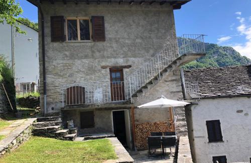 Spruga House | Casa Onsernone in Comologno