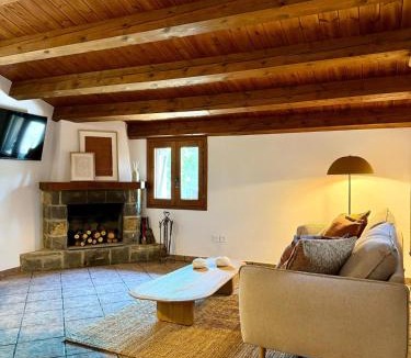 Morillo de Monclus House | Casa Petra