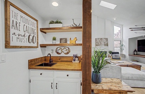 Littleton House | Casa Pine & Oak - 2BD+Den/3BA, Centennial, CO