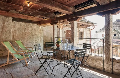 Aurigeno House | Casa Portico - Foundation Holidays in a listed building