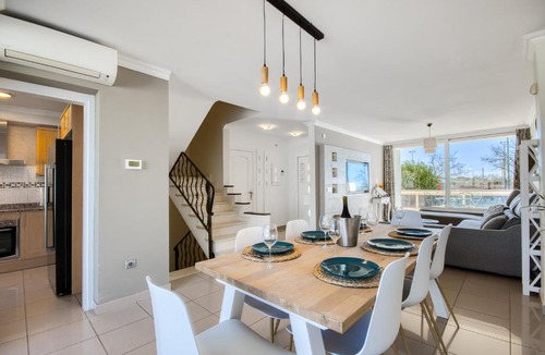 El Mas Oliva House | Casa Praga