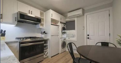 Leslieville Hotel | Casa Queen East - Modern 2BR Suite in Leslieville