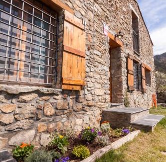 Arseguel Ski Chalet | Casa rústica la Borda de la Munda.