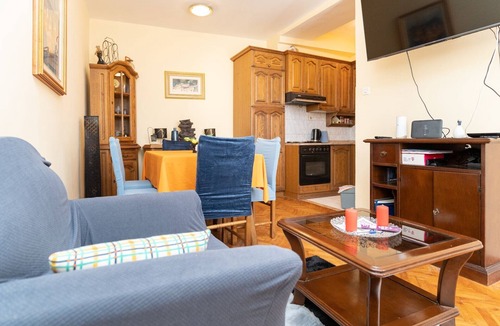 Pile House | Casa Radha Bella - Two Bedroom Holiday Home