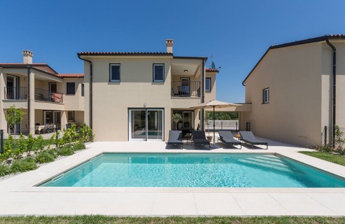 Tar House | Casa Rilassante Bianca Privatem Pool