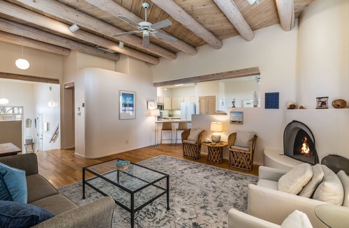 Santa Fe Condo | Casa Rio Vista - Natural Light, Kiva, Patio