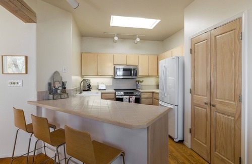 Santa Fe Condo | Casa Rio Vista - Natural Light, Kiva, Patio