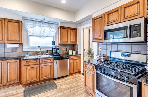 Mesta Park House | Casa Rivera Uptown with 2 king beds