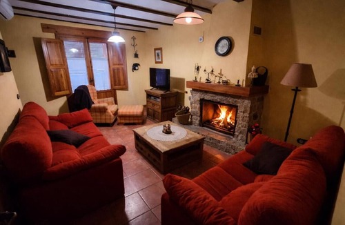 Cabanes House | 'Casa Rosa' Apartment with Balcony, Wi-Fi, and Air Conditioning