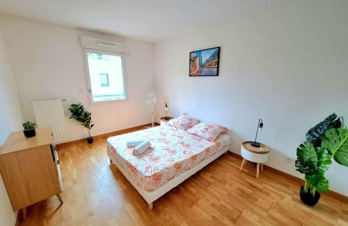 Tassin-la-Demi-Lune Apartment | Casa Rosa, au calme avec garage privé et balcon