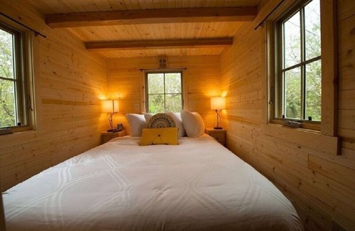 Willis Cabin | Casa Rosa Waterfront Tiny Home nLake Conroe Retreat Beautiful Sunsets
