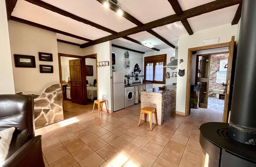 Montenegro de Cameros Cottage | Casa Rural La Costanilla for 4 people