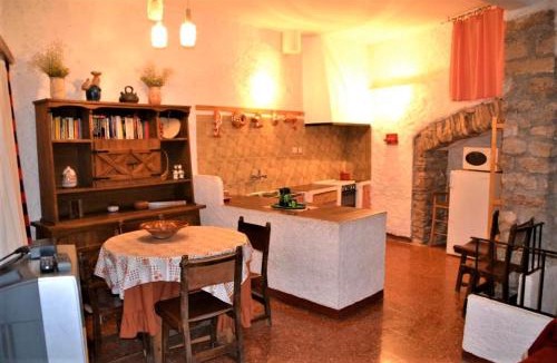 Montsonis Apartment | Casa rural amb cova - Cal Gravat