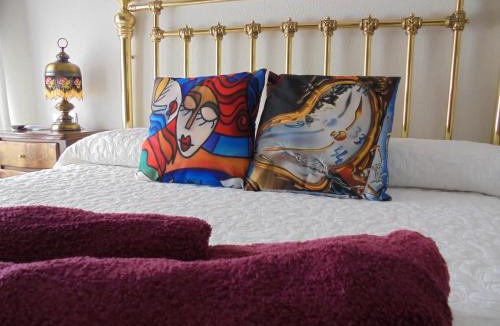 Terrades Villa | Casa rural Cal Fuster Experience