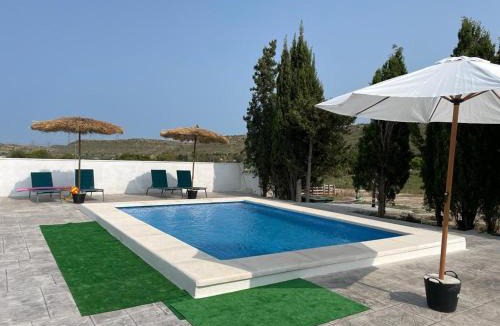 Elche Villa | Casa rural con piscina climatizada y barbacoa a 10 km de Alicante y playas, 3000 m2 de terreno