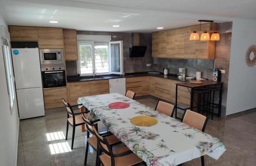 Elche Villa | Casa rural con piscina climatizada y barbacoa a 10 km de Alicante y playas, 3000 m2 de terreno