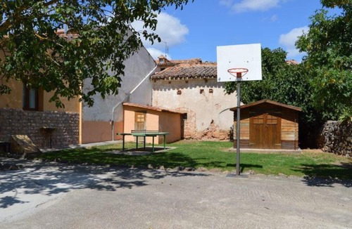 Quintanaelez House | Casa Rural El Establo: 4 Bedrooms, Private Garden, Burgos