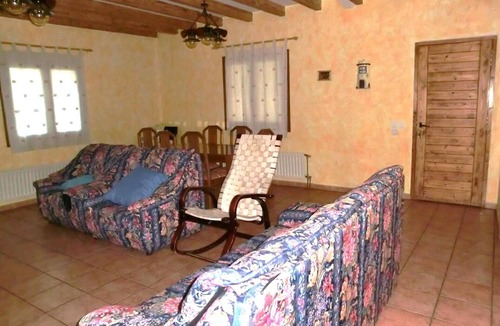 Quintanaelez House | Casa Rural El Establo: 4 Bedrooms, Private Garden, Burgos