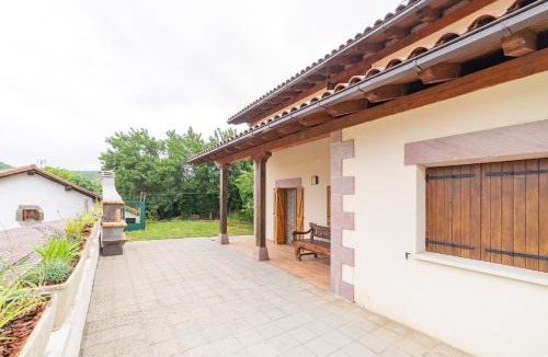 Bizkarreta-Gerendiain House | Casa rural Gibelea y Gibelea Txiki