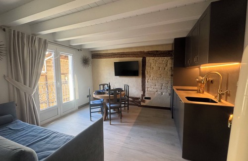 Laguardia Old Town Apartment | Casa Rural Garabitero Apartment Sofi