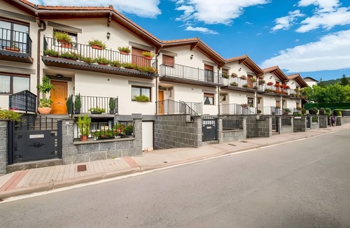 Leitza Villa | Casa Rural Juanikoenea – Traditional House with Garden and Jacuzzi in Leitza