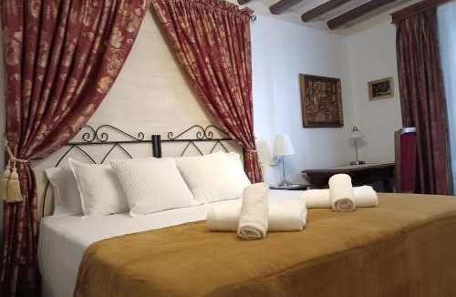 Urrea de Gaen House | Casa Rural La Casona