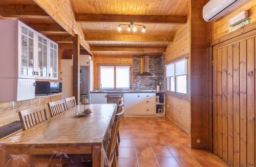 Cobisa House | Casa Rural La Dehesa de Toledo with Pool, Garden, and Sleeps 12