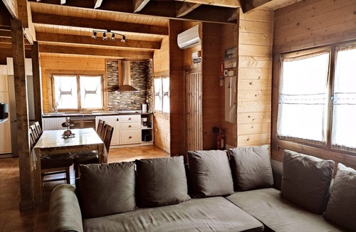 Cobisa House | Casa Rural La Dehesa de Toledo with Pool, Garden, and Sleeps 12