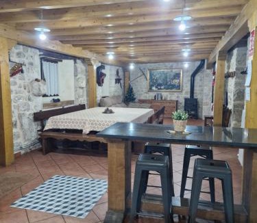 Valle de Santibanez House | Casa Rural Los Pilones