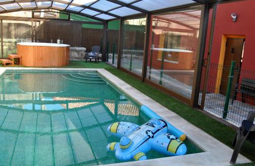 Collado Mediano House | Casa Rural Mansion Alejandra con piscina y jacuzzi