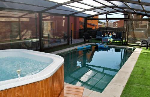 Collado Mediano House | Casa Rural Mansion Alejandra con piscina y jacuzzi