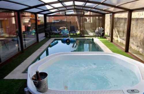 Collado Mediano House | Casa Rural Mansion Alejandra con piscina y jacuzzi