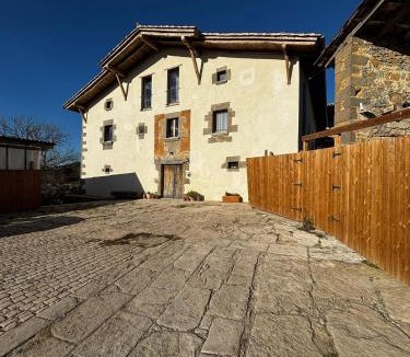 L'Esquirol House | Casa rural Mas Arimany