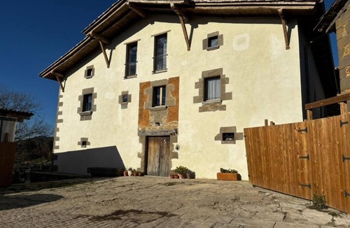 L'Esquirol House | Casa rural Mas Arimany