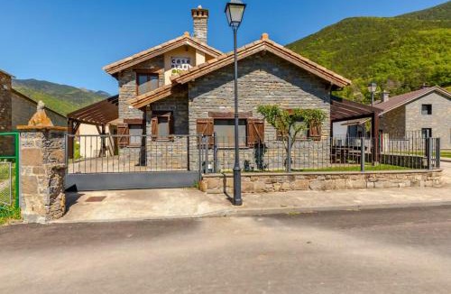 Biescas House | Casa Rural Orós