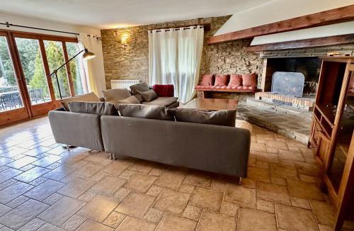 Montferrer I Castellbo House | Casa Rural piscina y vistas al Cadí